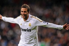 李恩：全黑队的“中场能量”，突破速度与传球技巧相得益彰