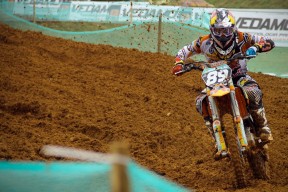 林丹重回母校激励学生追逐梦想，林丹 上校