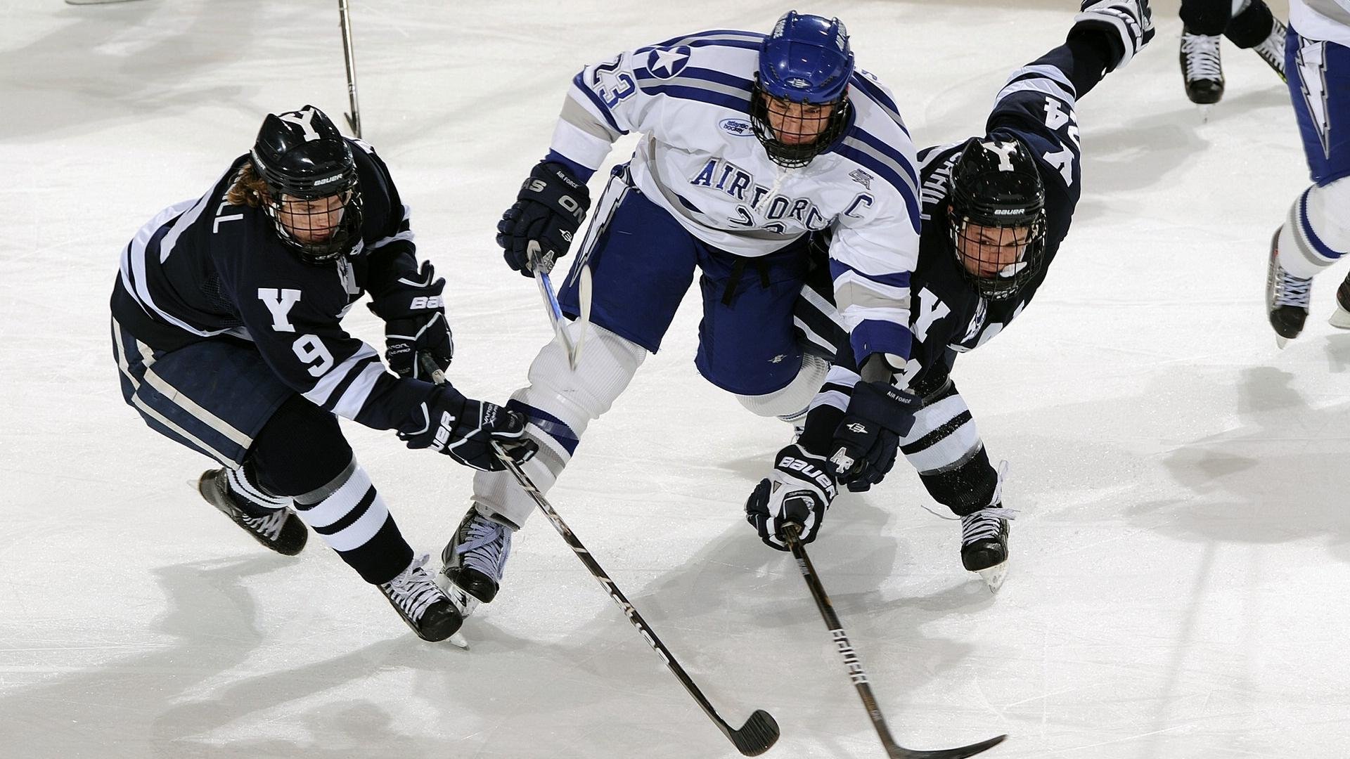 字母哥快速转身突破直插篮下完成暴扣，字母哥进nba