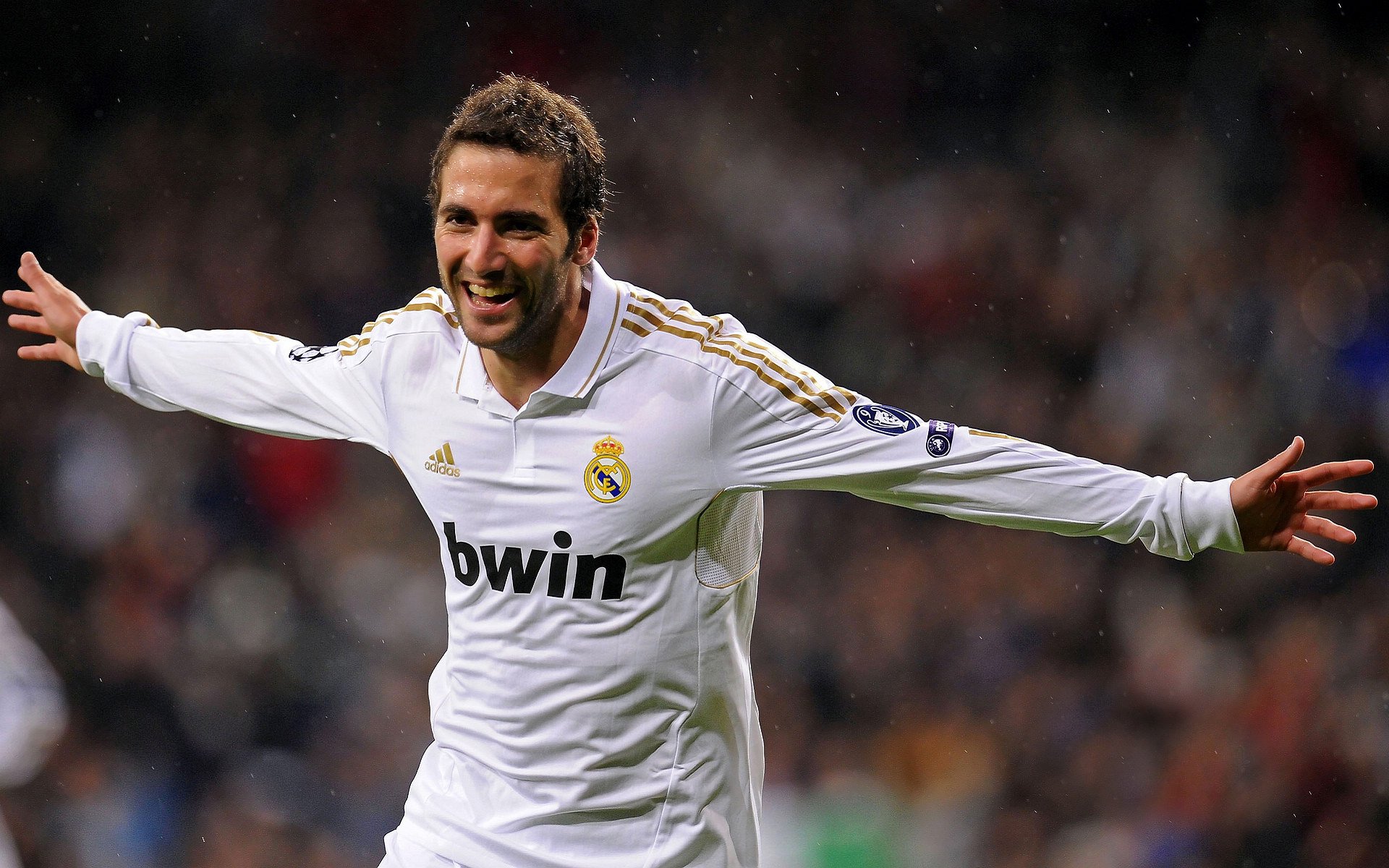 李恩：全黑队的“中场能量”，突破速度与传球技巧相得益彰