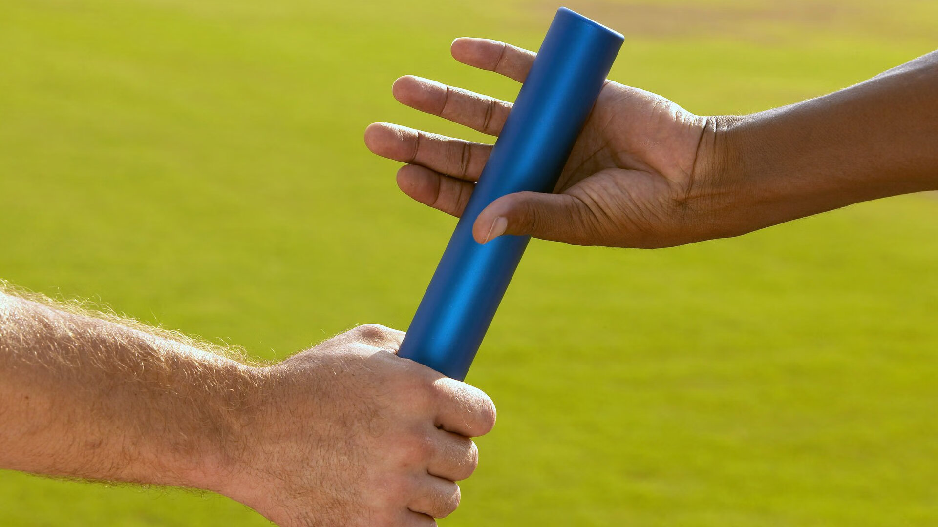 摔跤比赛争议判罚，裁判判定引发争议，摔跤比赛打裁判